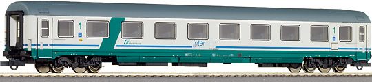 IC Passenger car 1st class<br /><a href='images/pictures/Roco/45639.jpg' target='_blank'>Full size image</a>